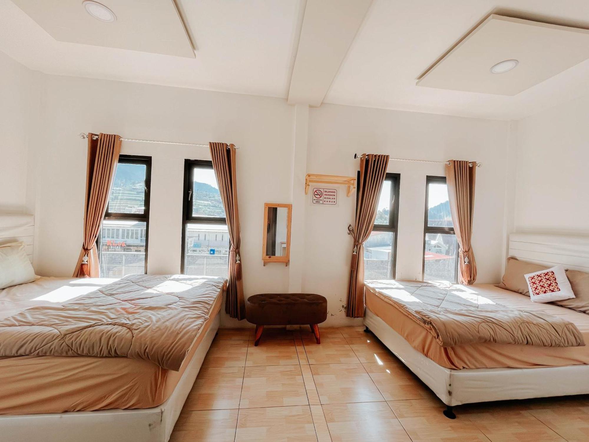 Tiga Mahkota Homestay Diyeng Esterno foto