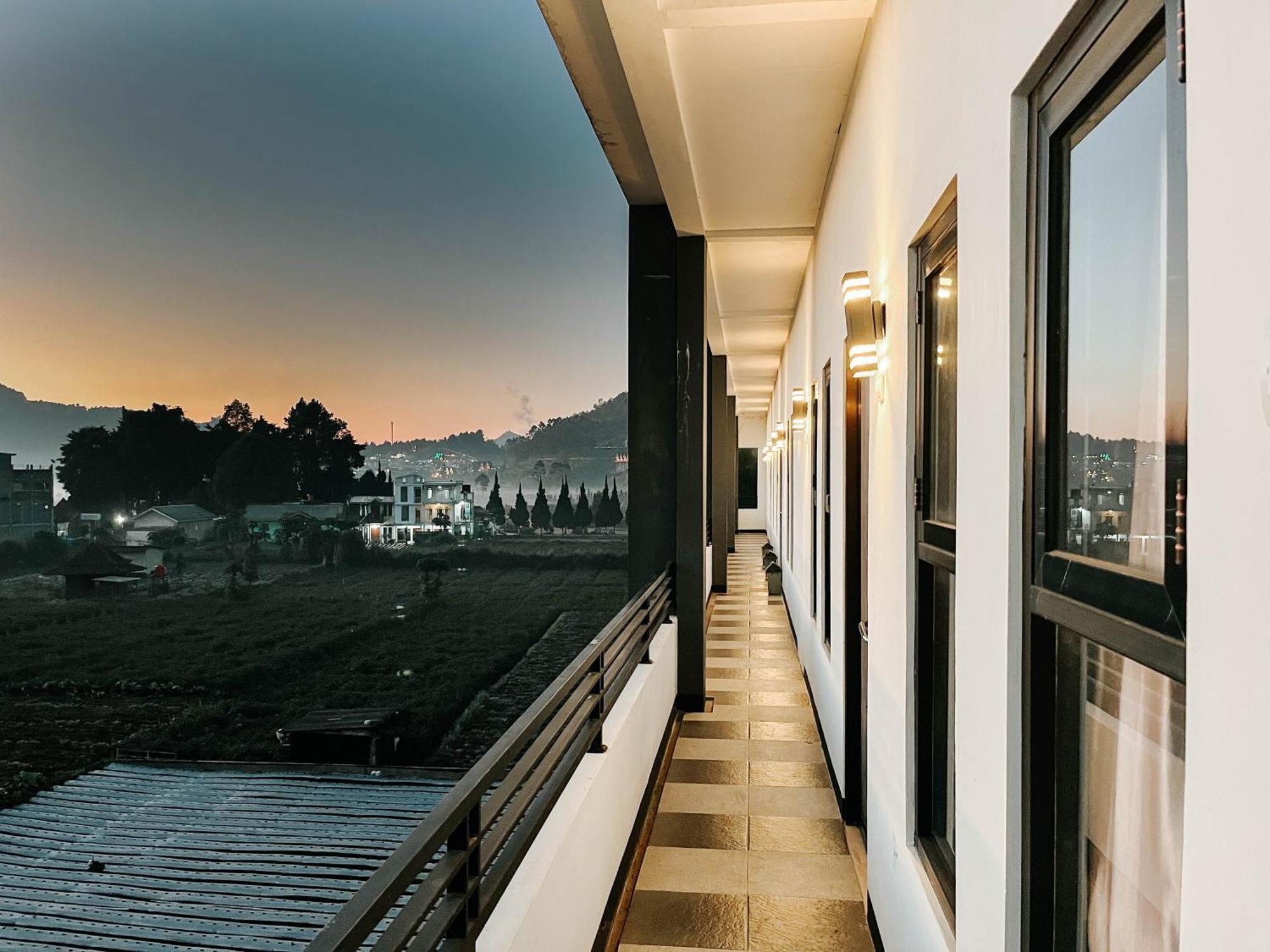Tiga Mahkota Homestay Diyeng Esterno foto